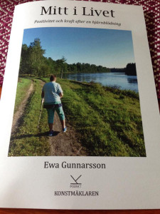 Ewas granne Ineke Brummer van Hardeveld har hjälpt henne skriva en bok som fått titeln Mitt i livet.  Foto: Ineke Brummer van Hardeveld.