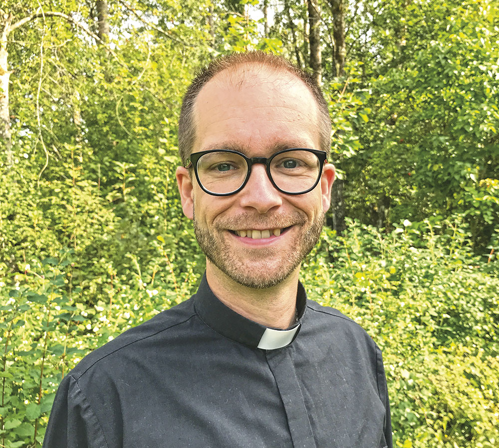 Mattias Kareliusson är kyrkoherde i Forshaga Munkfors församling. 