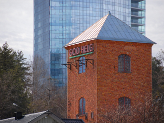 AI-bild. Höghus granne med God Helg.