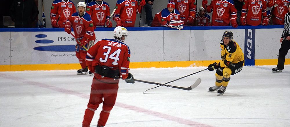 Match i Ängevi ishall. Foto: Cicci Wik
